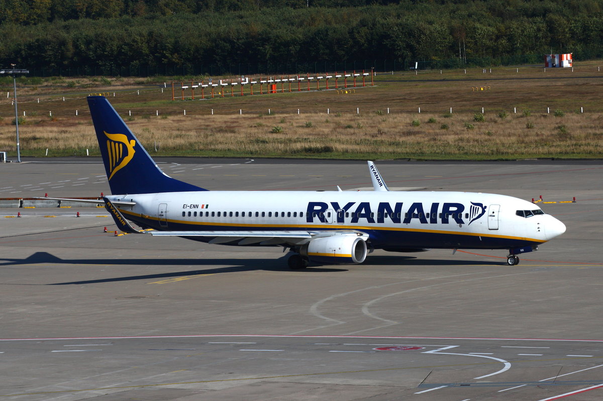 Ryanair, Boeing B737-8AS, EI-ENN, Köln-Bonn (CGN), rollt zum Start nach Rom-Fiumicino (FCO). 16.10.2016