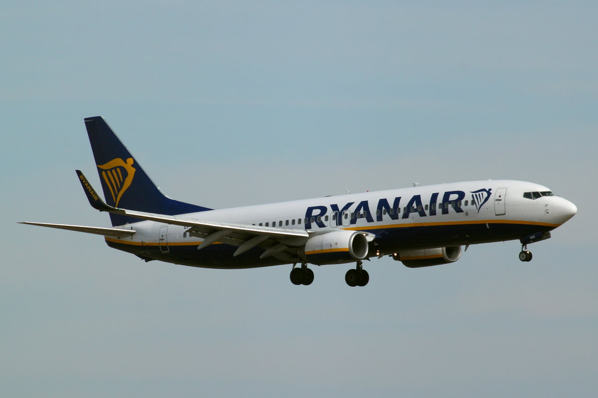 Ryanair, Boeing B737-8AS(WL), EI-DAE. Aus Manchester (MAN) kommend im Endanflug auf Rwy 14L in Köln-Bonn (CGN/EDDK) am 10.09.2017. 