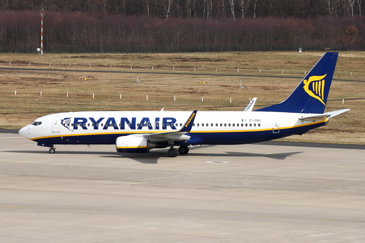 Ryanair, Boeing B737-8AS(WL), EI-ENH. Rollt nach Flug aus Marrakesch (RAK) zum Gate in Köln-Bonn (CGN/EDDK) am 30.03.2018. 