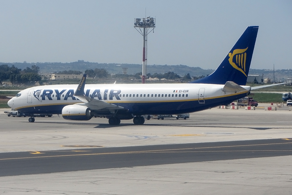 Ryanair, EI-ESR, Boeing, B737-8AS, 01.04.2014, MLA, Malta, Malta 



