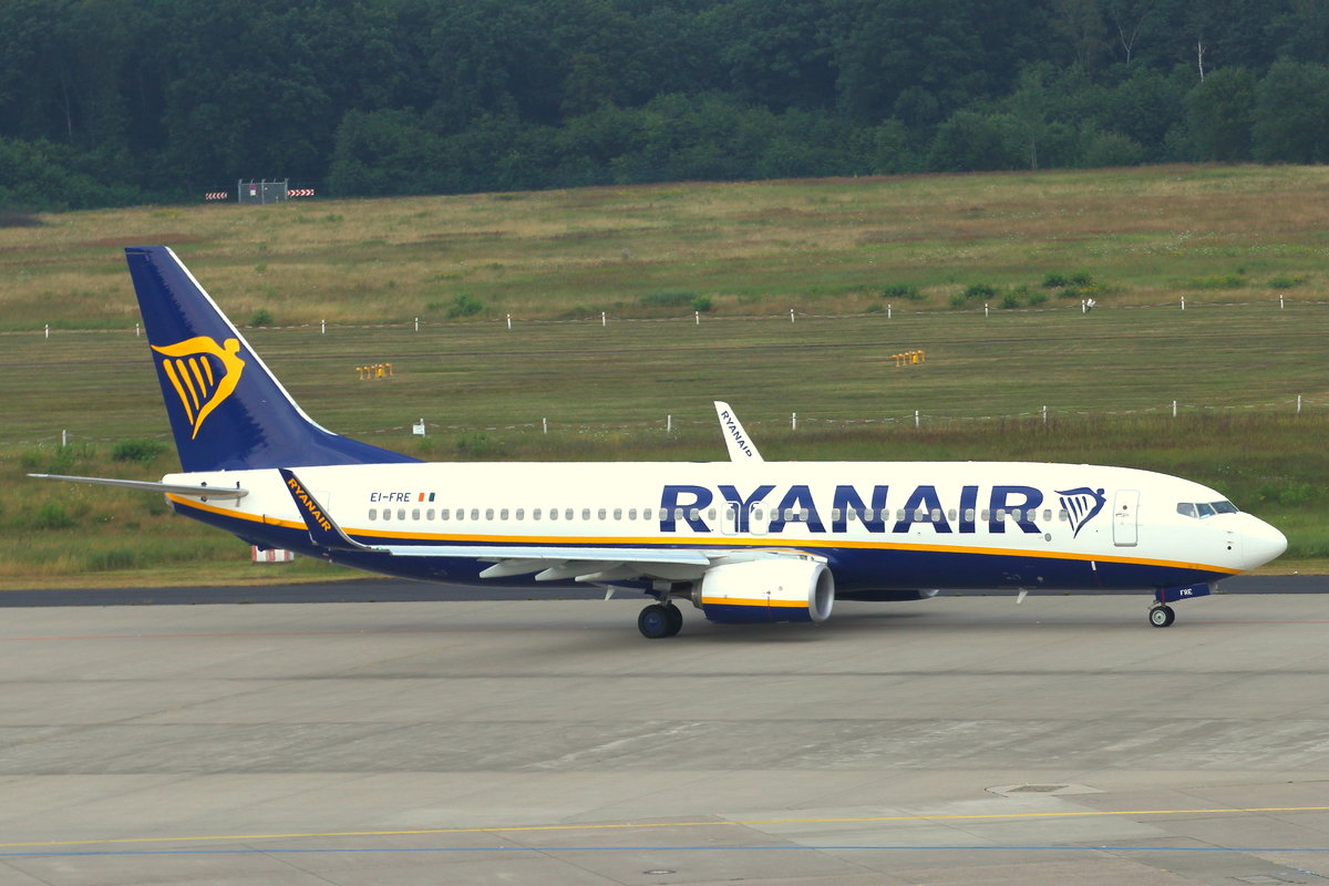 Ryanair, EI-FRE, Boeing 737-8AS, Köln-Bonn (CGN), rollt zum Start nach Berlin-Schönefeld (SXF). 24.07.2016