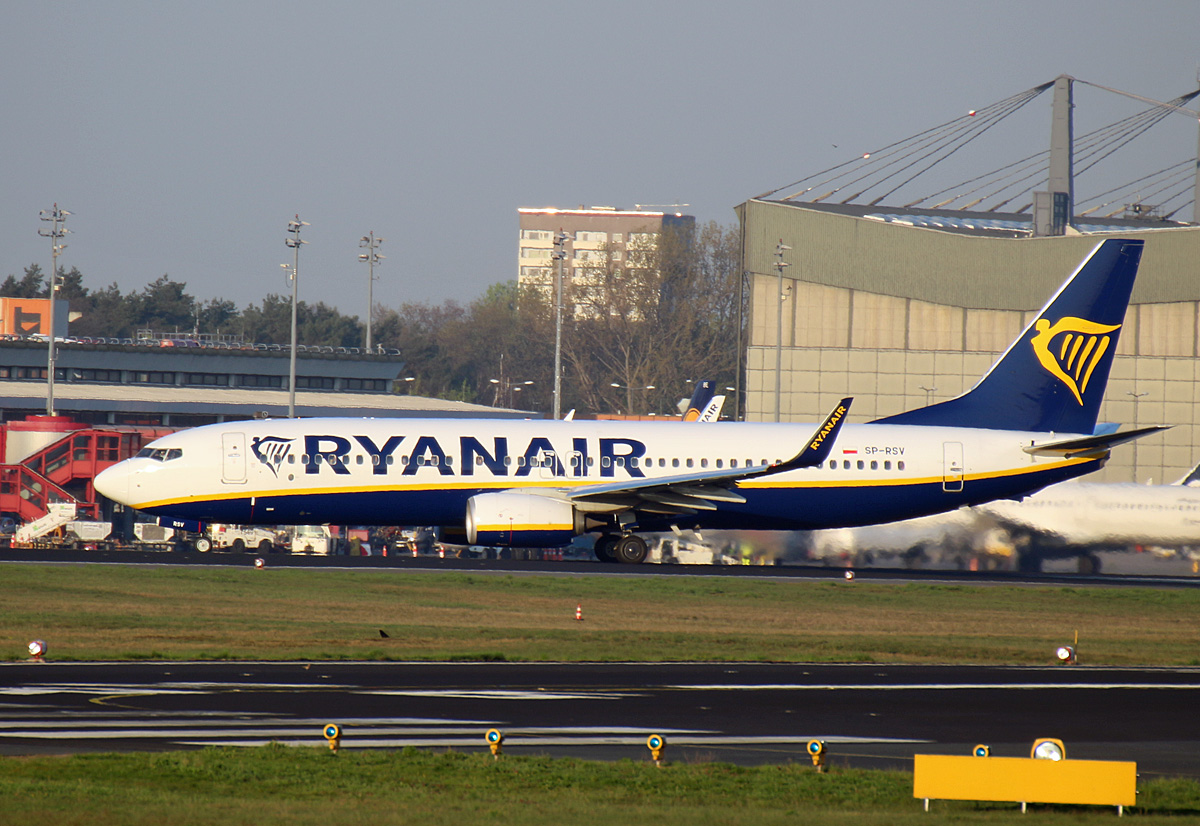 Ryanair Sun, Boeing B 737-8AS, SP-RSV, TXL, 19.04.2019