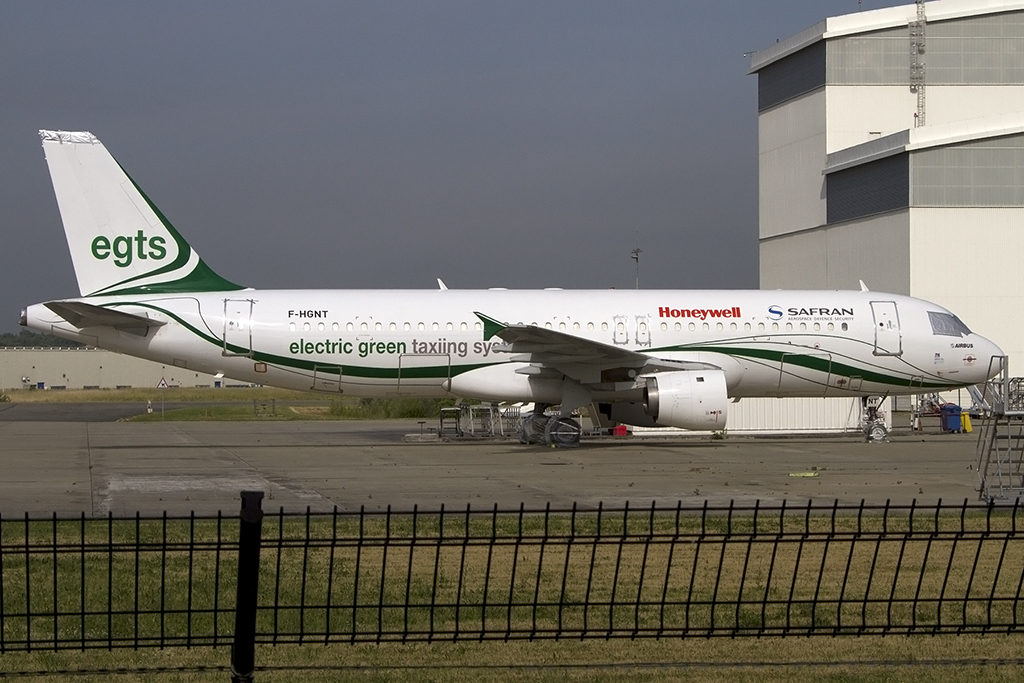 Safran Aerospace, F-HGNT, Airbus, A320-211, 28.05.2014, TLS, Toulouse, France



