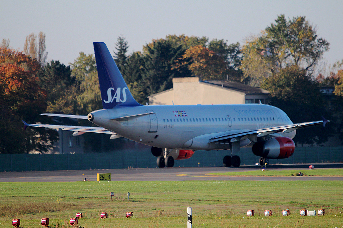 SAS A 319-132 OY-KBP kurz vor dem Start in berlin-Tegel am 19.10.2014