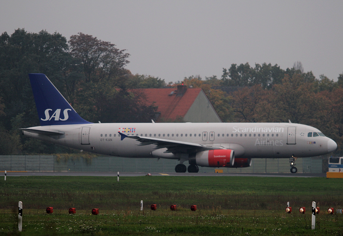 SAS A 320-232 OY-KAN kurz vor dem Start in Berlin-Tegel am 26.10.2014