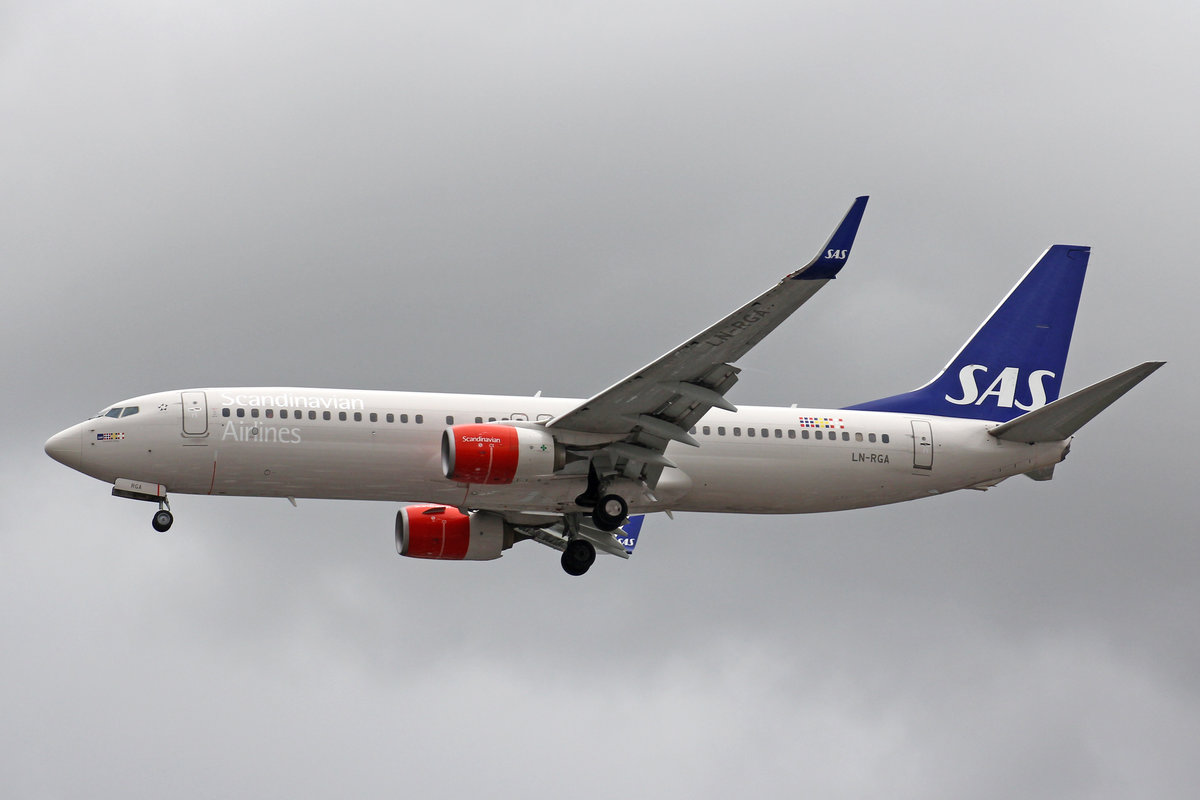 SAS Scandinavian Airlines, LN-RGA, Boeing 737-883, 01.Juli 2016, LHR London Heathrow, United Kingdom.