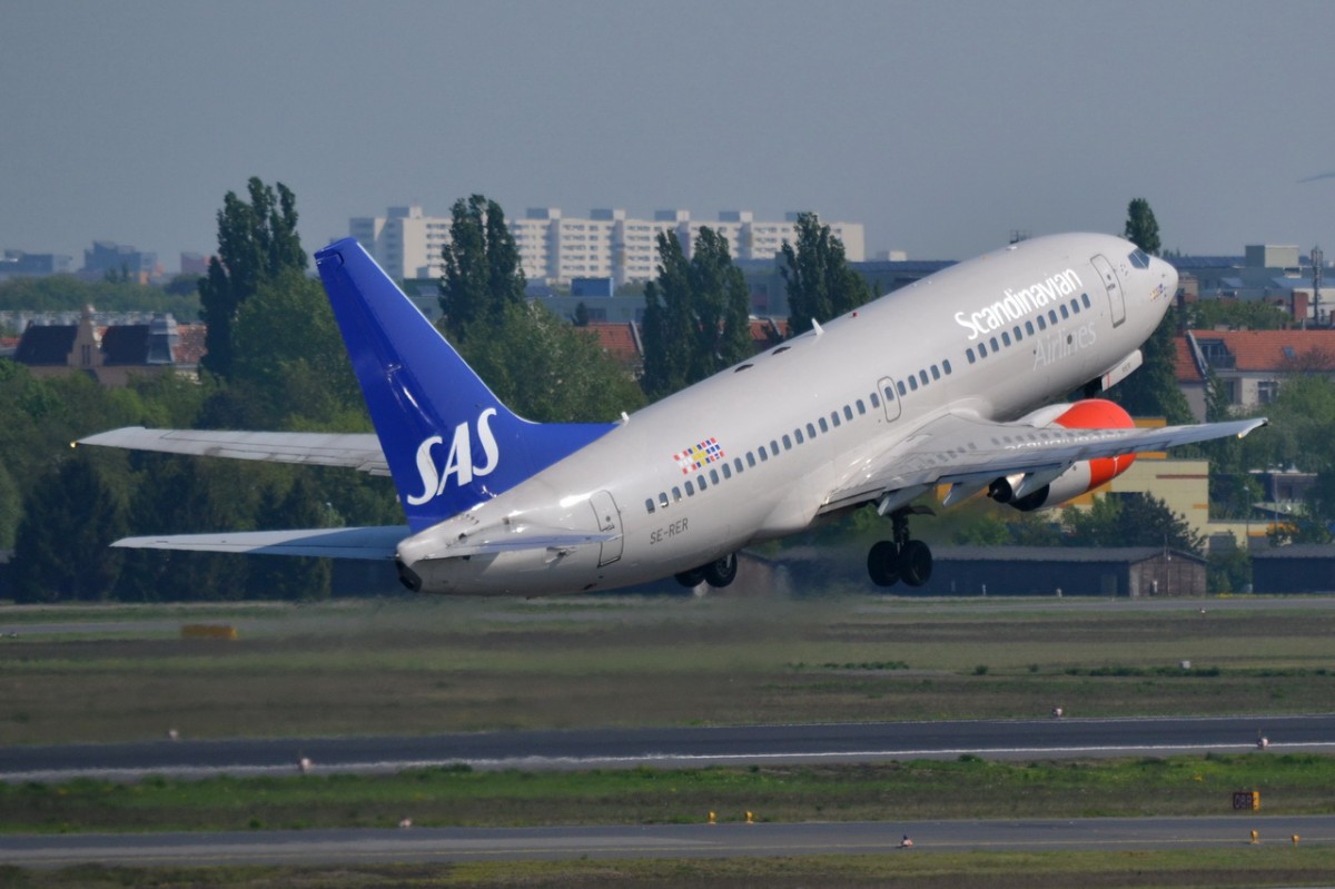 SE-RER SAS Scandinavian Airlines Boeing 737-7BX   in Tegel am 25.04.2014 gestartet