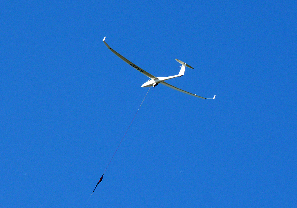 Segelflugzeug mit Hilfsmotor beim Windenstart, D-KASN in Bonn-Hangelar - 03.05.2014