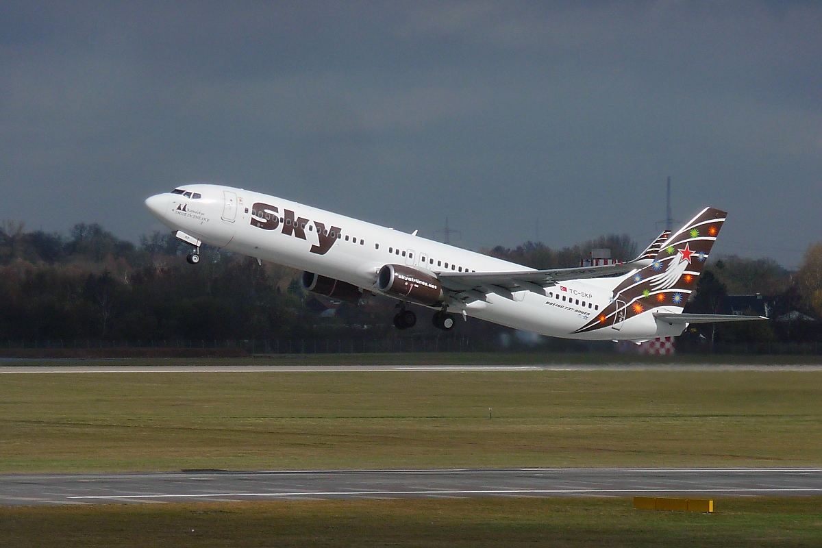 Sky Airlines Boeing 737-900ER TC-SKP in DUS, 12.4.13