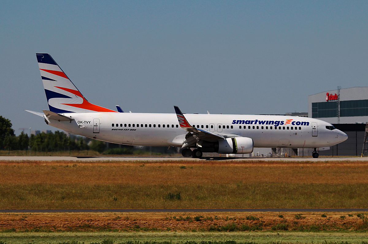 SmartWings B 737-8Q8 OK-TVY nach der Landung in Berlin-Schnefeld(BER am 05.06.2015(UEFA CL-Finale)