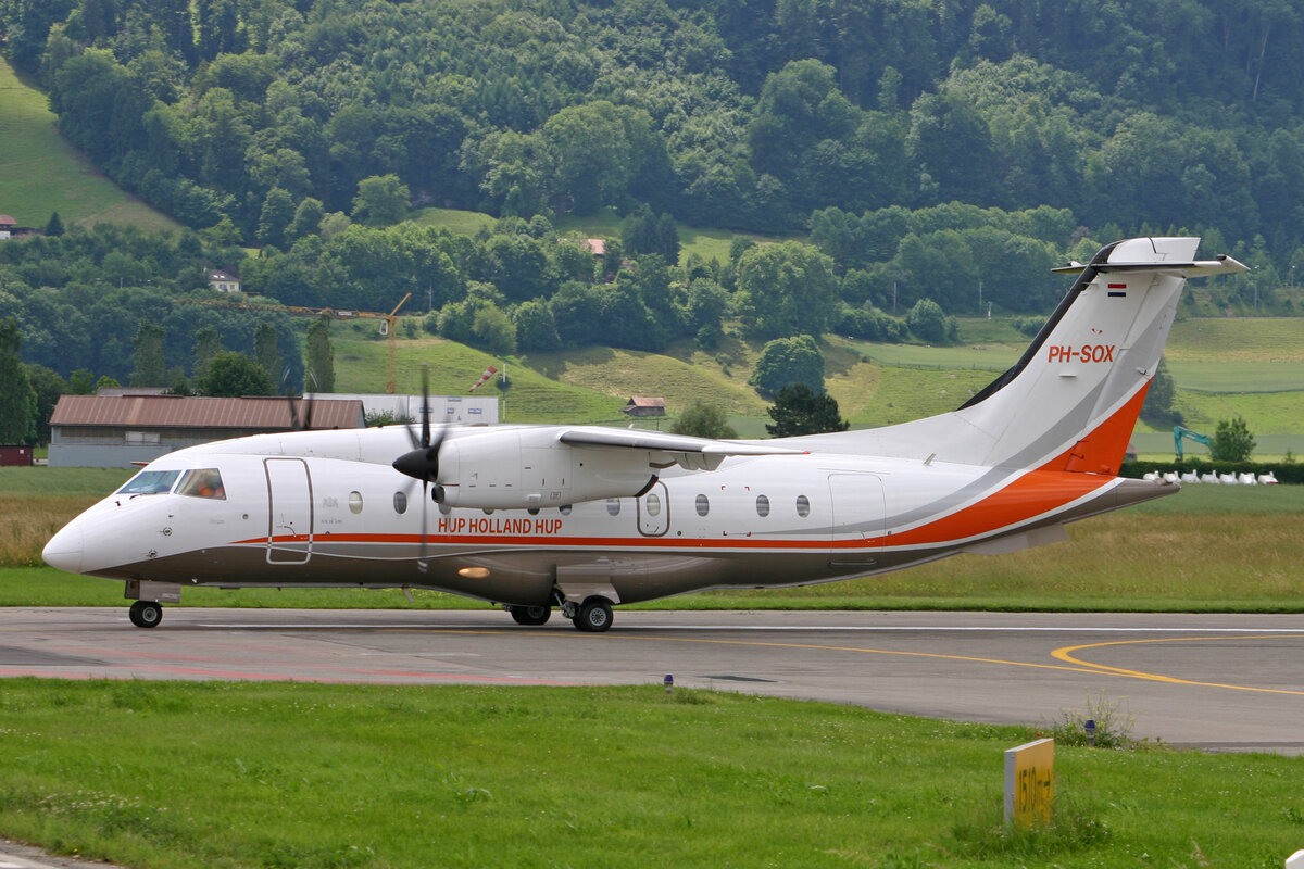 Solid Air, PH-SOX, Dornier Do 328-110, msn: 3060, 13.Juni 2008, BRN Bern, Switzerland.