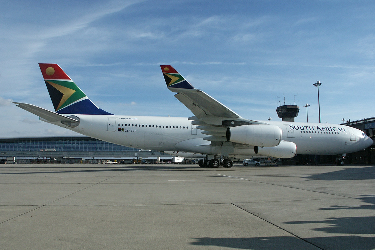 South African Airways, ZS-SLE, Airbus A340-211, msn: 021, 15.November 2003, ZRH Zürich, Switzerland.
