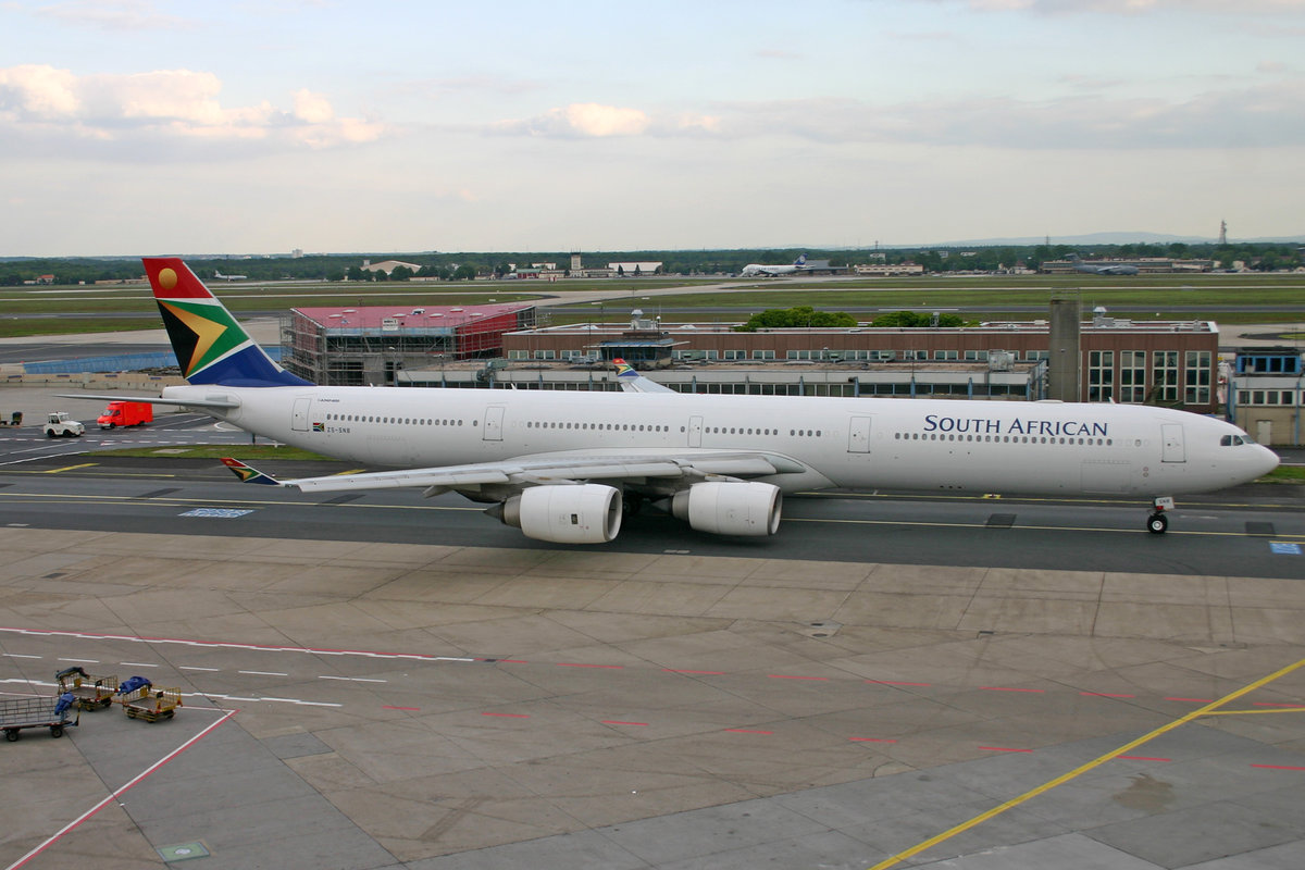 South African Airways, ZS-SNB, Airbus A340-642, msn: 417, 18.Mai 2005, FRA Frankfurt, Germany.