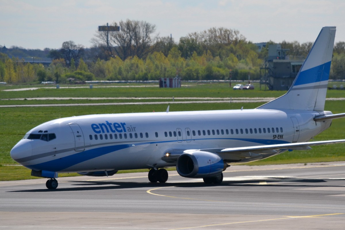 SP-ENK Enter Air Boeing 737-46J  in Schönefeld gelandet  17.04.2014