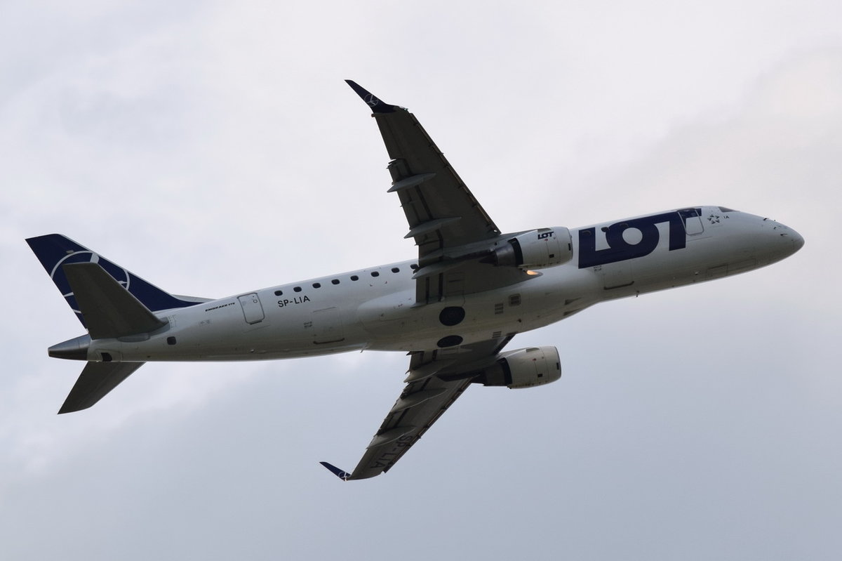 SP-LIA LOT - Polish Airlines Embraer ERJ-175STD (ERJ-170-200)   in München am 18.05.2016 gestartet