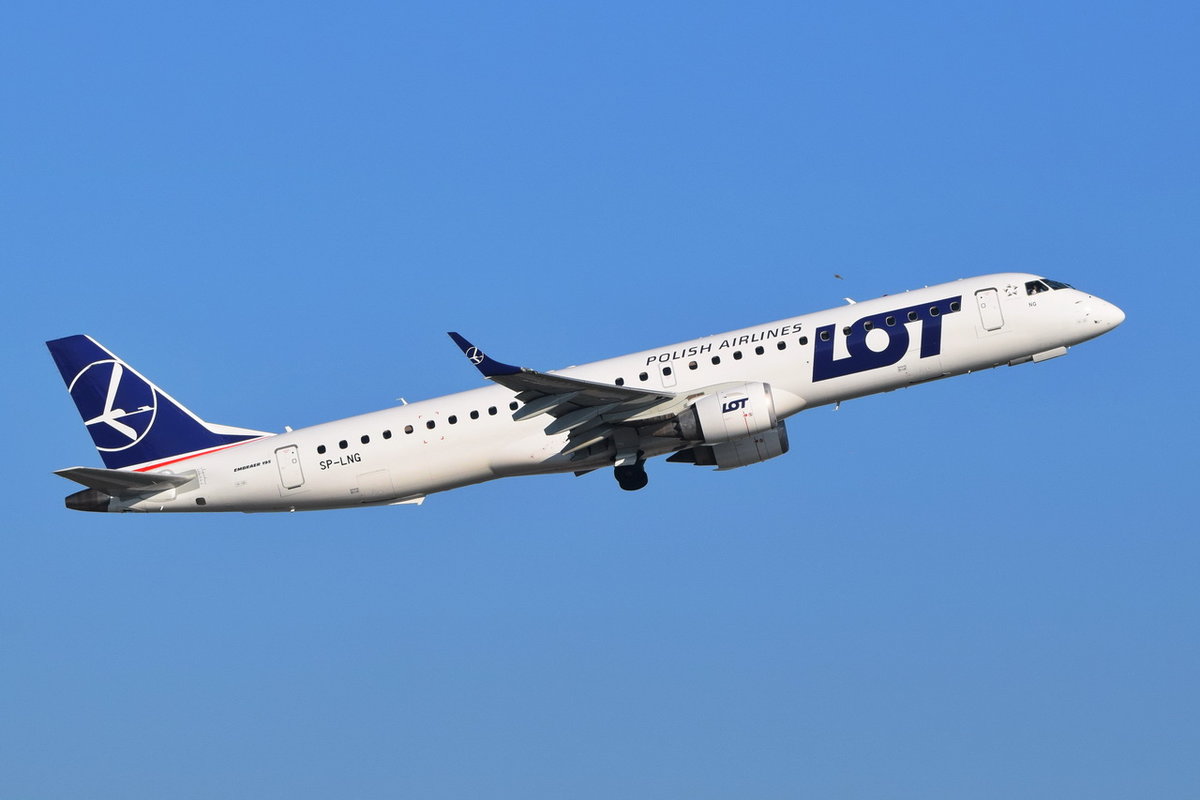 SP-LNG LOT - Polish Airlines Embraer ERJ-195LR (ERJ-190-200 LR) , 13.10.2018 , MUC