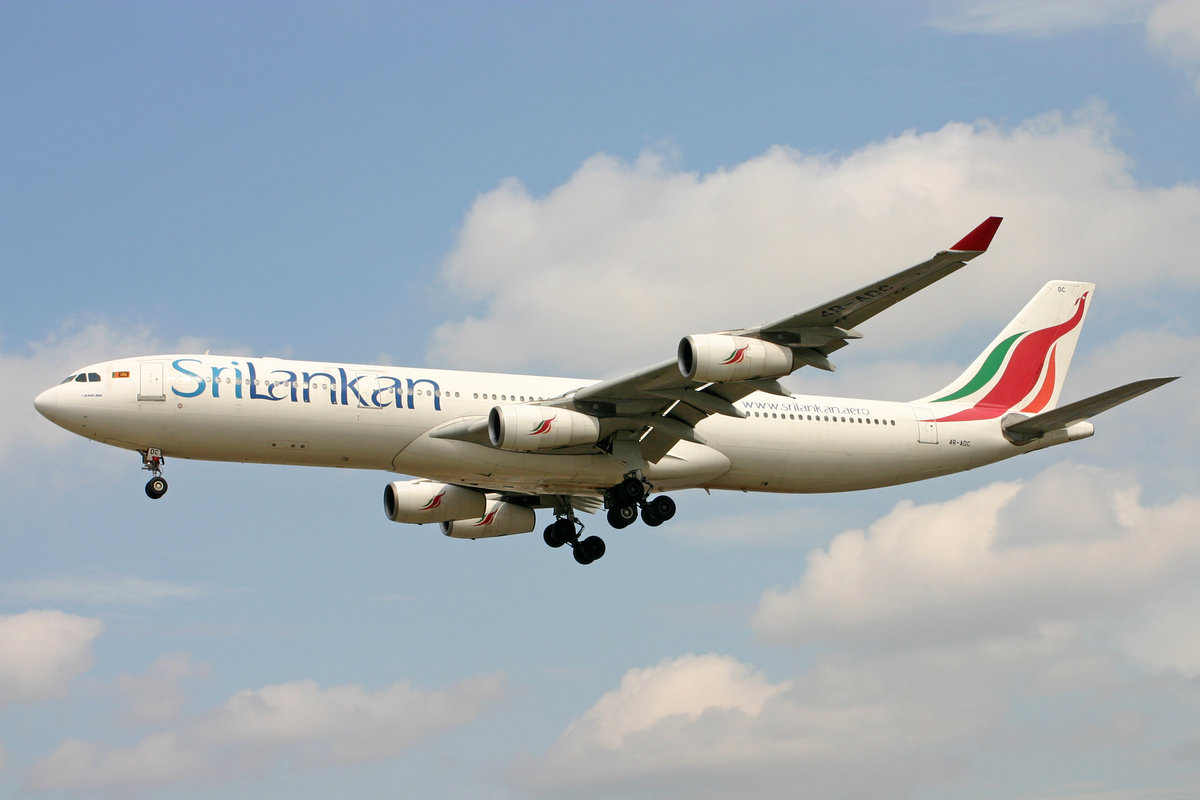 SriLankan, 4R-ADC, Airbus A340-311, msn: 034, 15.August 2006, LHR London Heathrow, United Kingdom.
