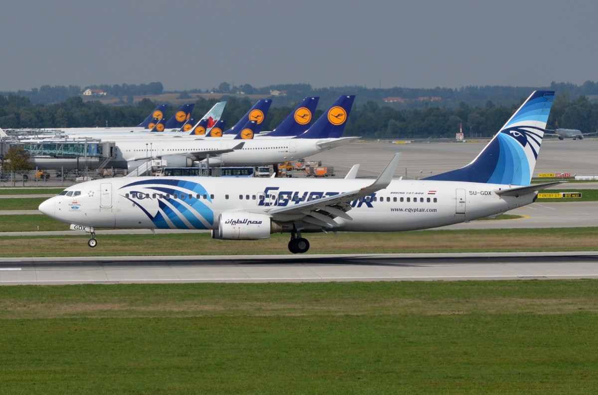 SU-GDX EgyptAir Boeing 737-866(WL)   vor der Landung in München am 11.09.2015