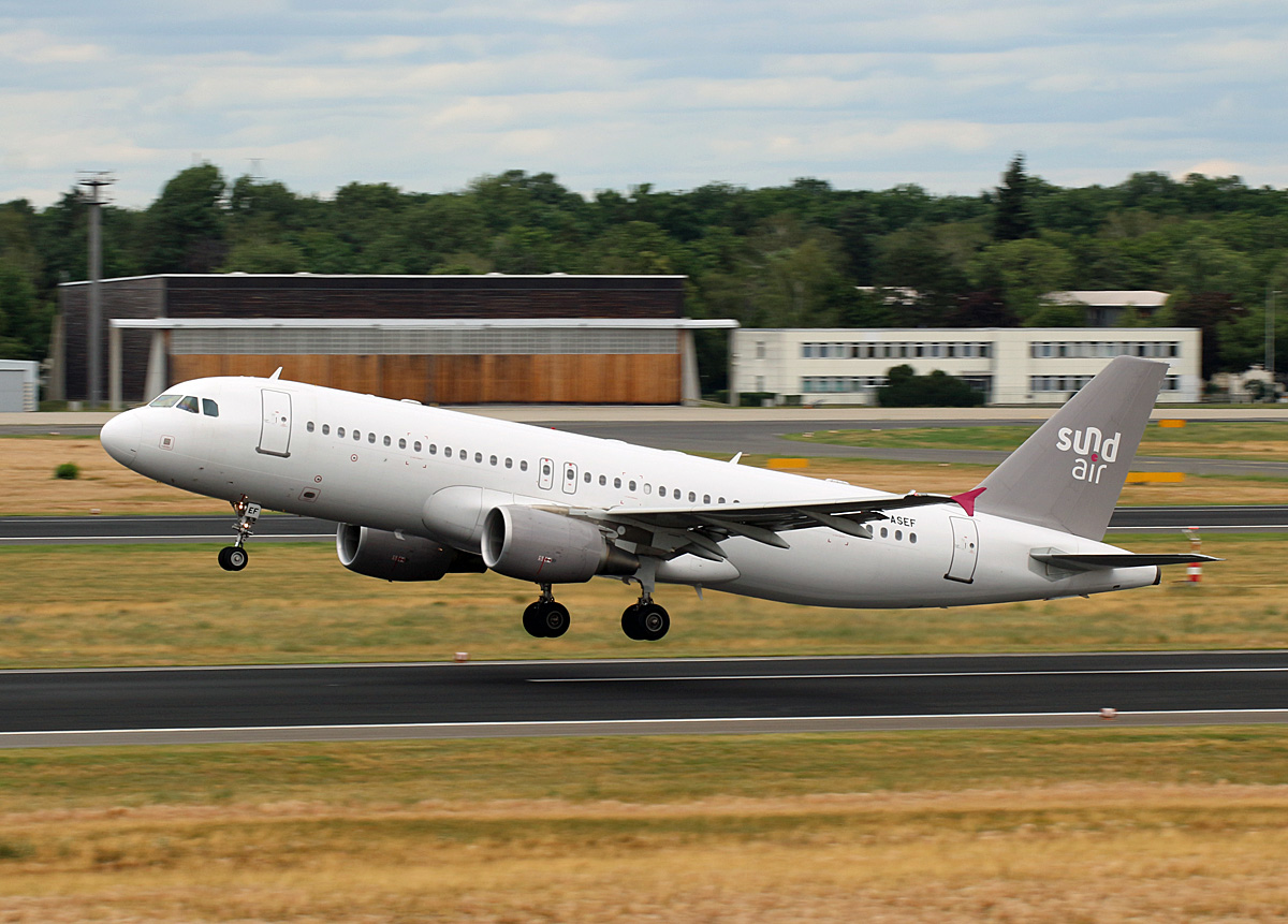 SundAir, Airbus A 320-214, D-ASEF, TXL, 05.07.2020