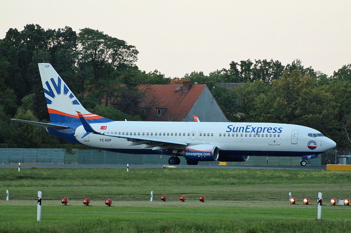 SunExpress, Boeing B 737-8HC, TC-SOF, TXL, 12.10.2019