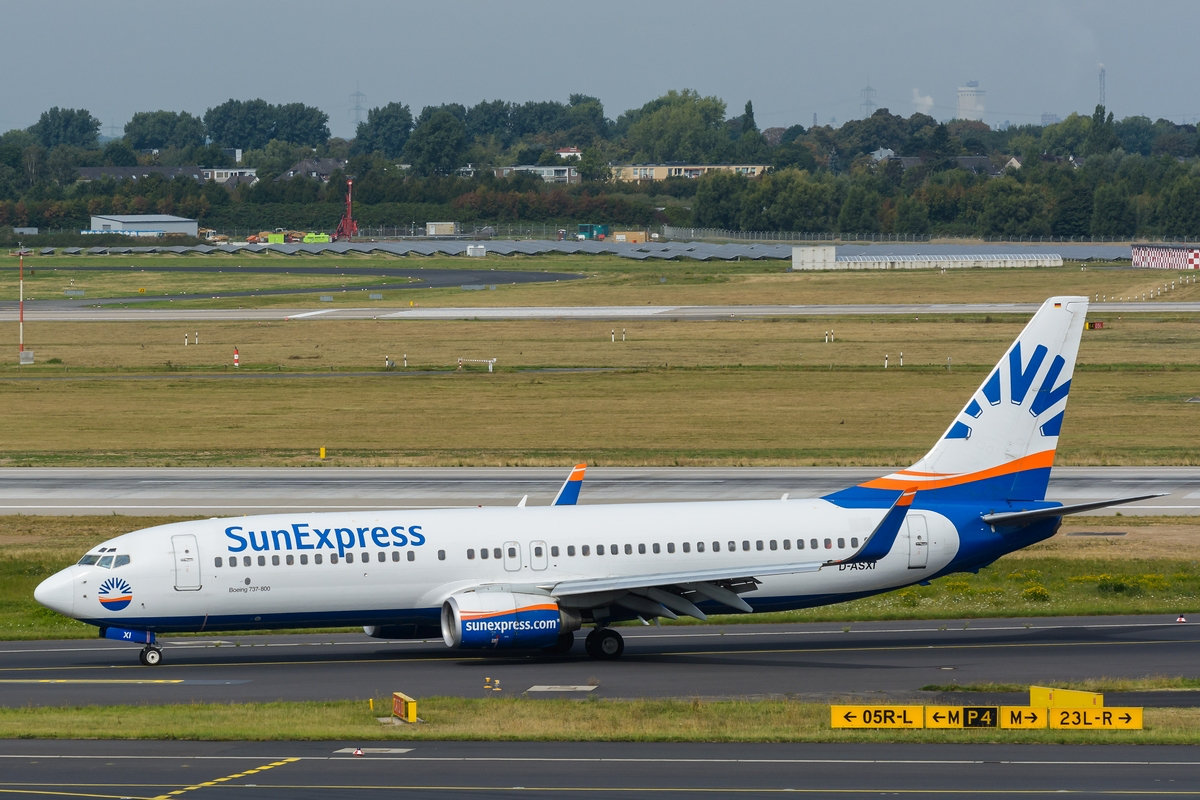 SunExpress Germany Boeing 737-8CX(WL) D-ASXI am 11.06.2016 in Düsseldorf.