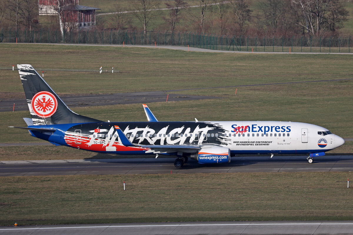 SunExpress, TC-SPC, Boeing B737-8AS, msn: 34984/3587,  Eintracht Frankfurt , 16.Januar 2024, ZRH Zürich, Switzerland.