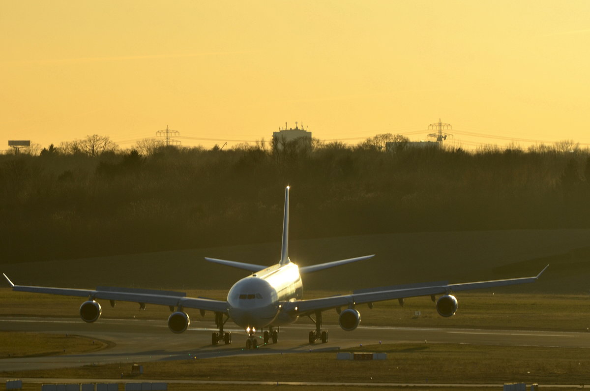 Swaziland Government Airbus A340 3DC-SDF nach der Landung am Airport Hamburg Helmut Schmidt aufgenommen am 20.03.18