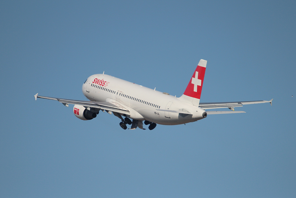 Swiss A 320-214 HB-IJL beim Start in Berlin-Tegel am 07.04.2013