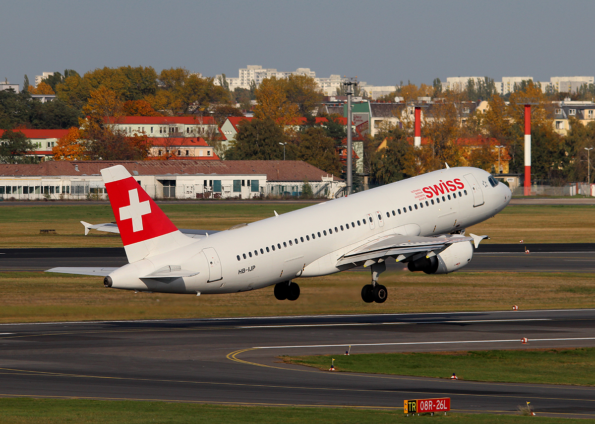 Swiss A 320-214 HB-IJP beim Start in Berlin-Tegel am 19.10.2013