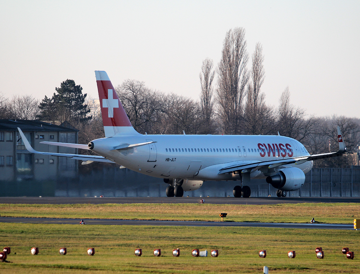 Swiss A 320-214 HB-JLT beim Start in Berlin-Tegel am 30.12.2013