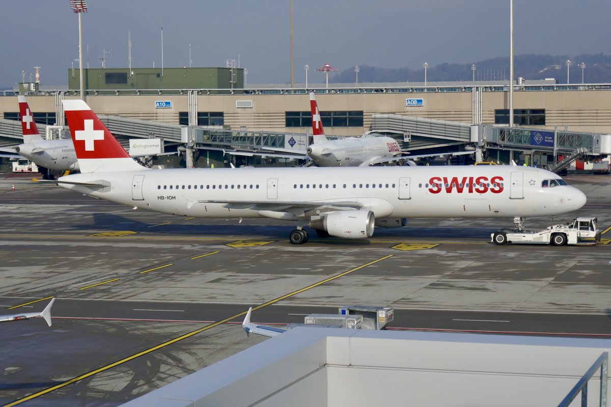 Swiss A321-111 HB-IOH am 19.1.19 beim Pushback in Zürich.