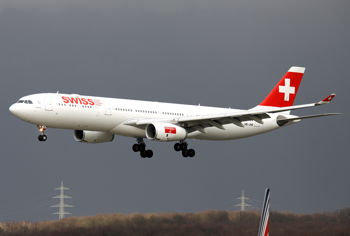 Swiss A330-300 HB-JHE im Anflug auf 23L in DUS / EDDL / Düsseldorf am 02.01.2012