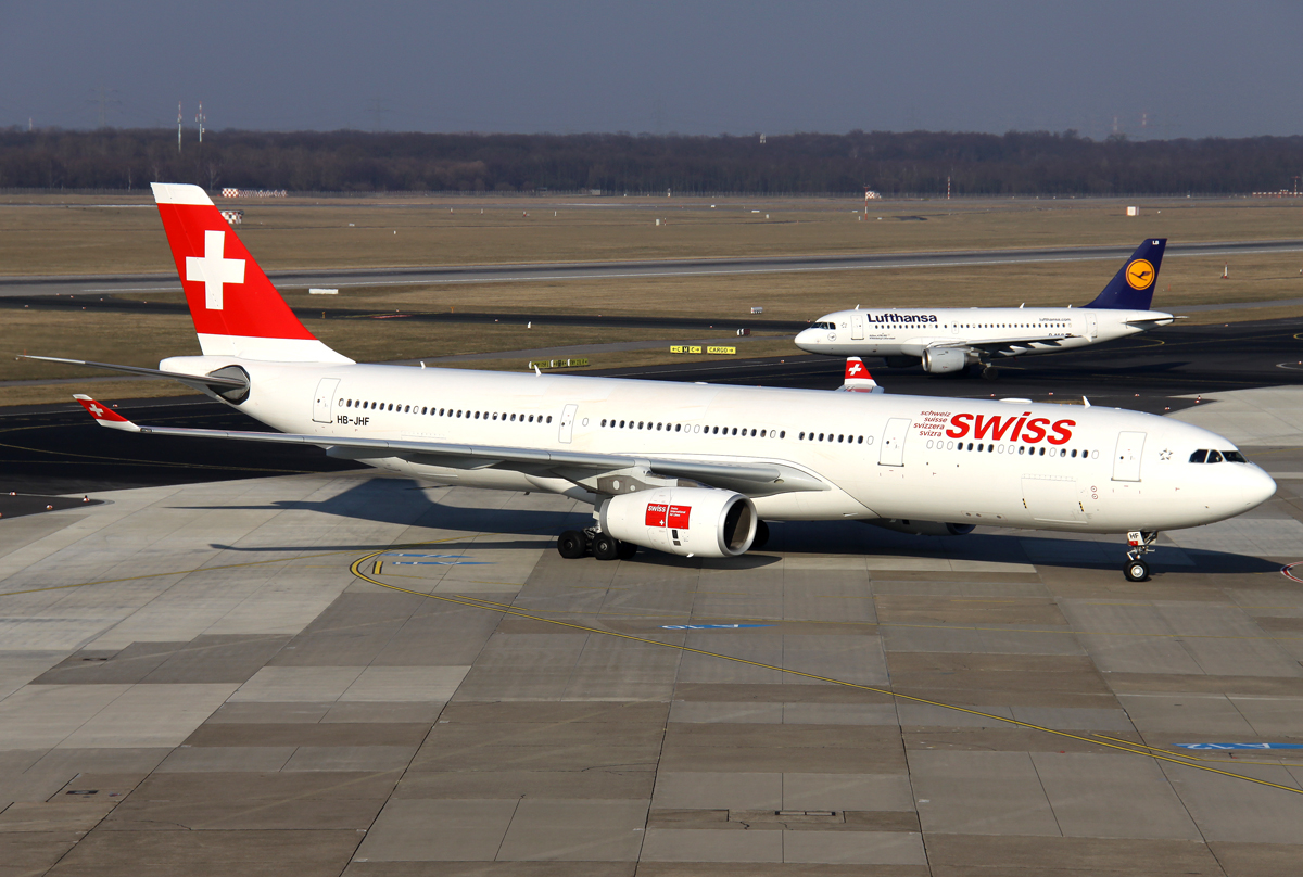Swiss A330-300 HB-JHF rollt ans Gate in DUS / EDDL / Düsseldorf am 11.02.2012