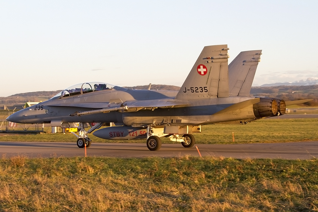 Swiss Air Force, J-5235, McDonnell Douglas, FA-18D Hornet, 13.01.2015, LSMP, Payerne, Switzerland 


