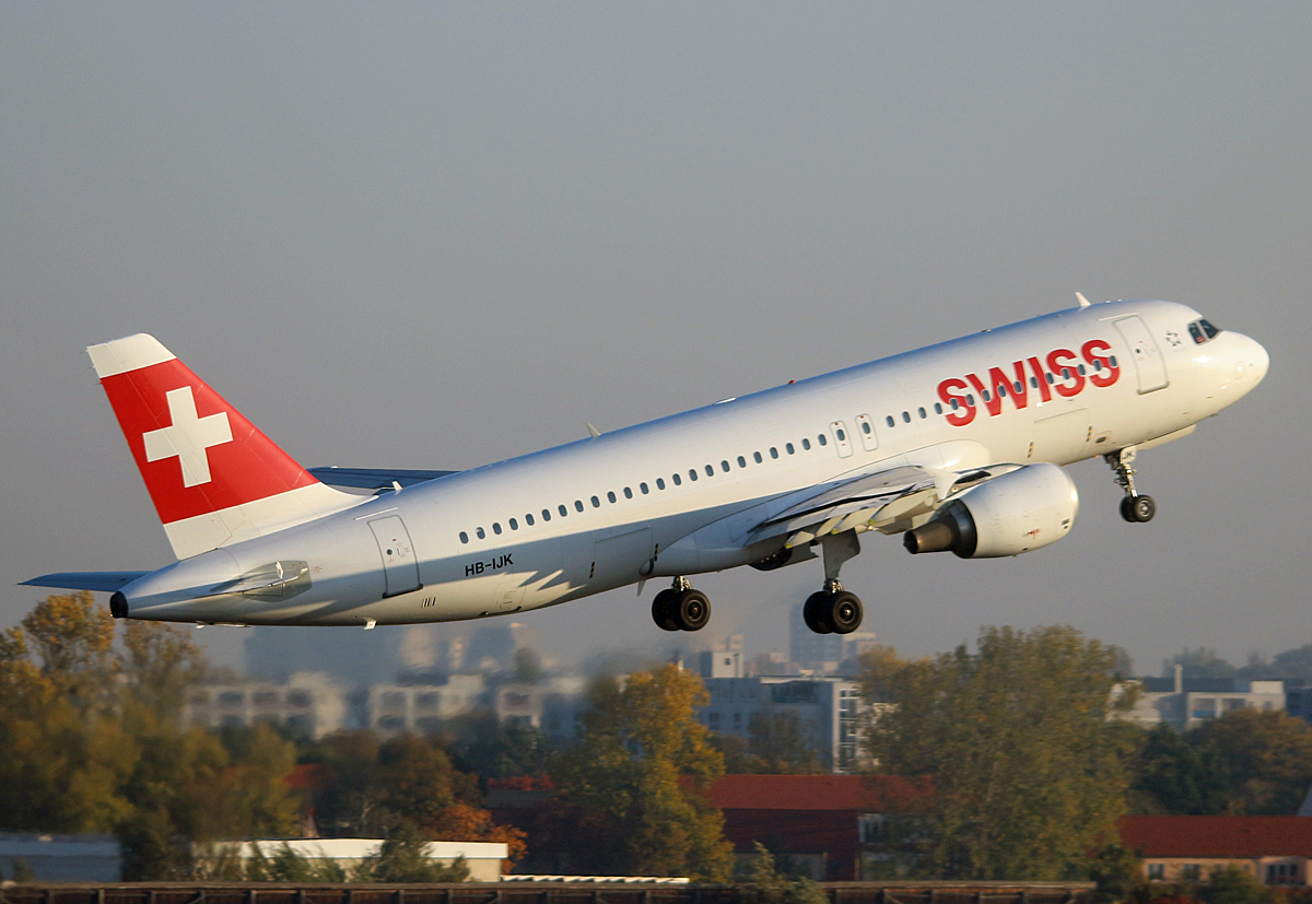 Swiss, Airbus A 320-214, HB-IJK, TXL, 11.10.2018
