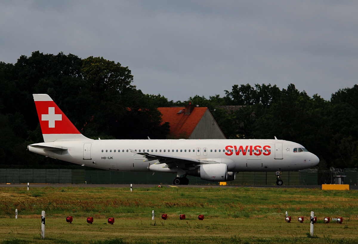 Swiss, Airbus A 320-214, HB-IJK, TXL, 15.07.2016