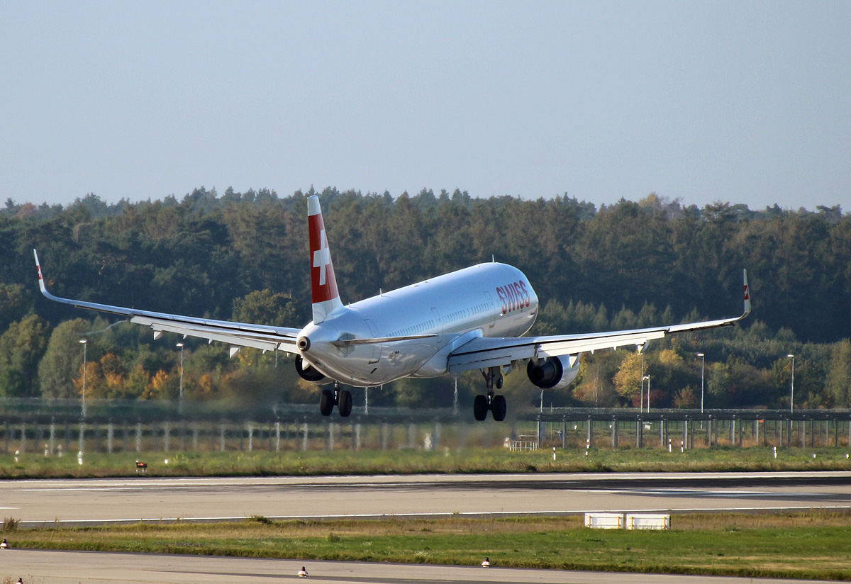 Swiss, Airbus A 321-212, HB-IOO, BER, 08.10.2022