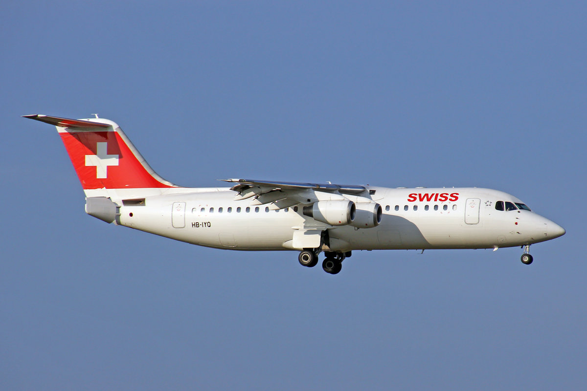 SWISS Global Air Lines, HB-IYQ, BAe Avro RJ100, 25.März 2017, ZRH Zürich, Switzerland.