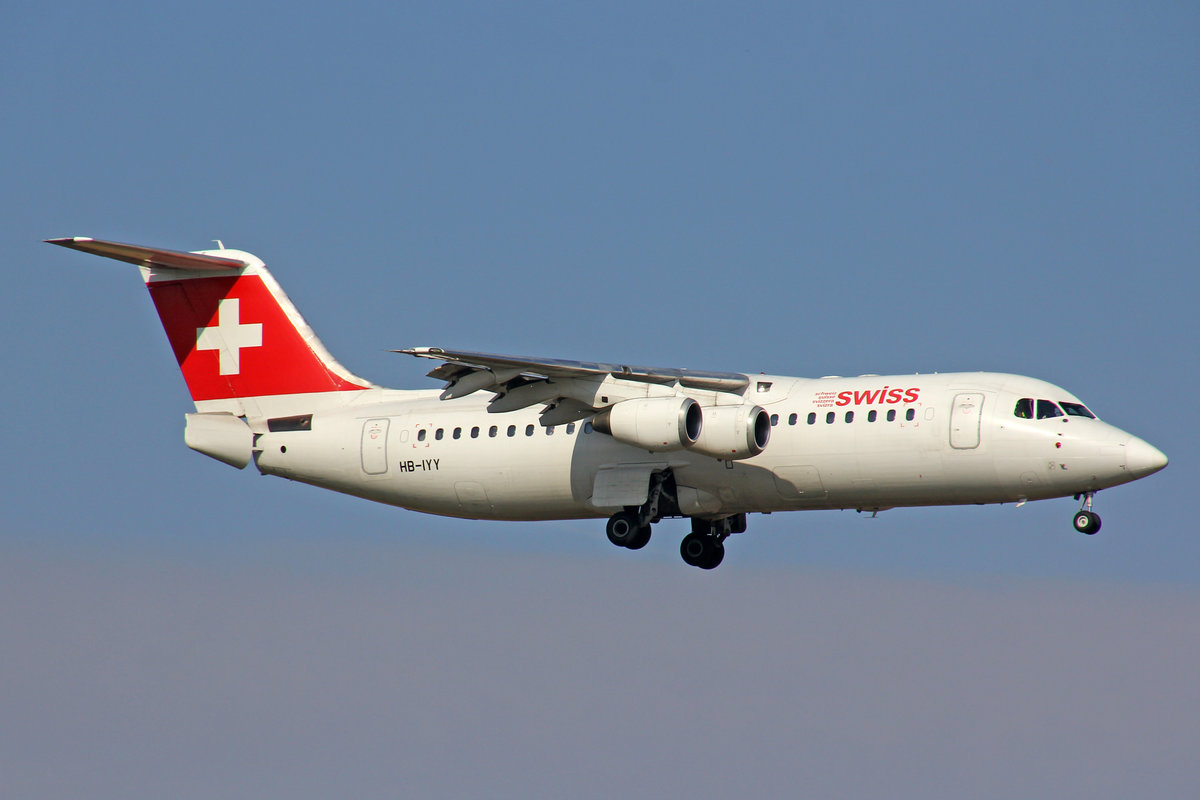 SWISS Global Air Lines, HB-IYY, BAe Avro RJ100, 15.März 2017, ZRH Zürich, Switzerland.