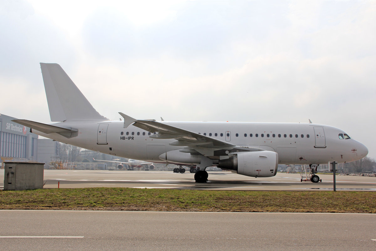 (SWISS), HB-IPR, Airbus A319-112, msn: 1018, 01.April 2013, ZRH Zürich, Switzerland. Kurz vor der Ablieferung an Safi Airlines.