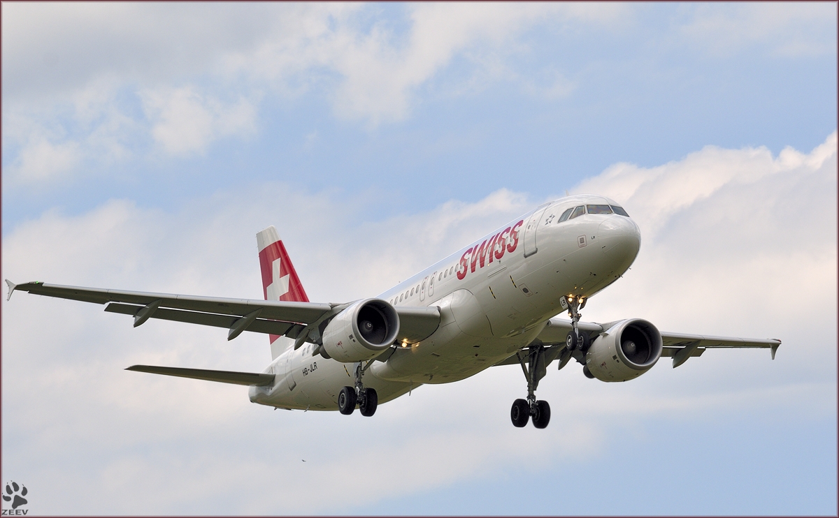 SWISS HB-JLR, Airbus A320-214 bei Trainingsflug auf Maribor Flughafen MBX. /26.6.2014