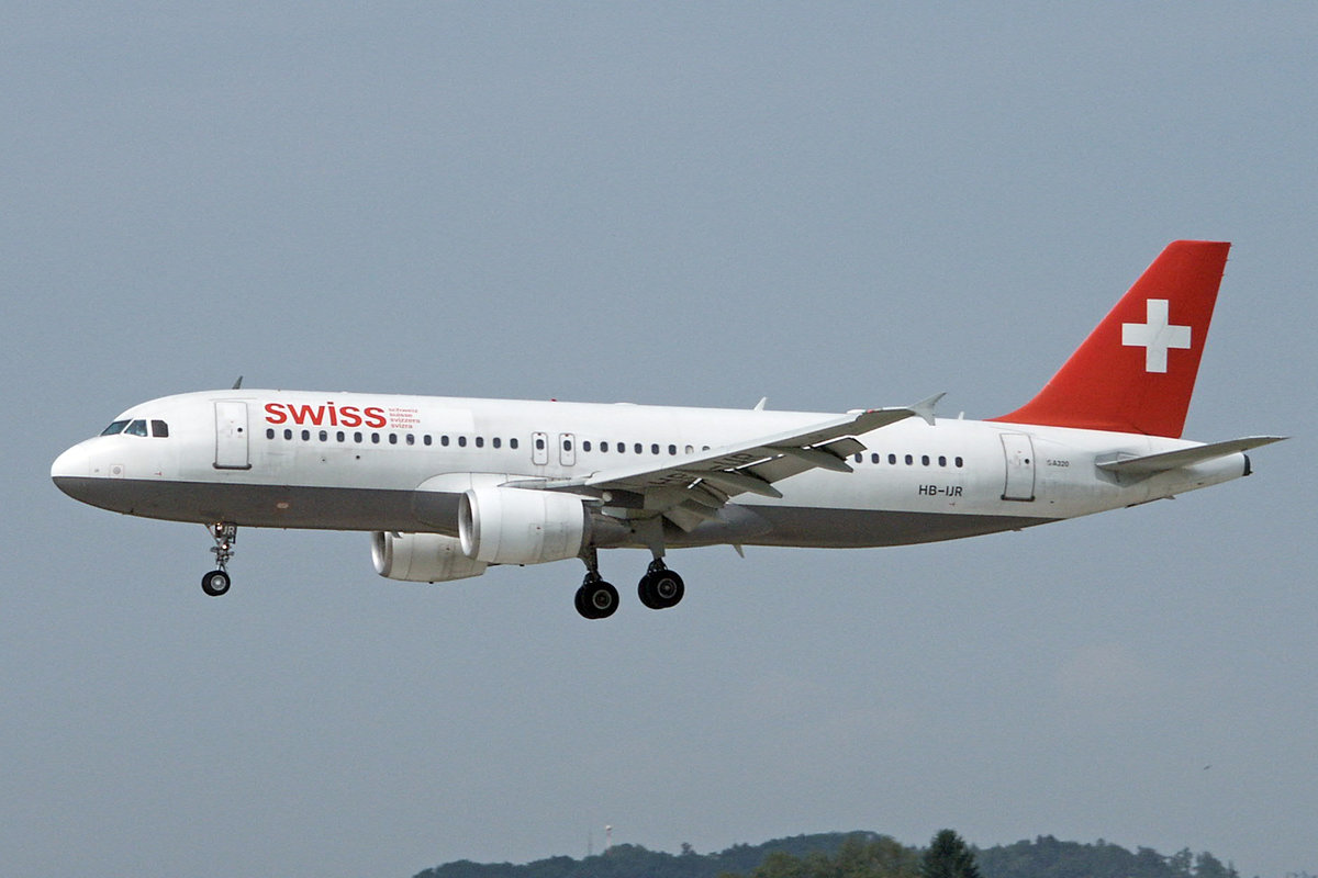 SWISS International Air Lines, HB-IJR, Airbus A320-214, msn: 703, 11.Juni 2003, ZRH Zürich, Switzerland.