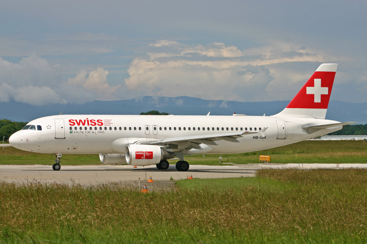 SWISS International Air Lines, HB-IJR, Airbus A320-214, msn: 703, 11.Juni 2008, GVA Genève, Switzerland.