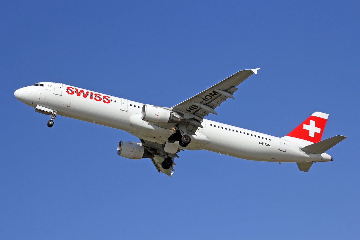 SWISS International Air Lines, HB-IOM, Airbus A321-212,  Biel/Bienne , 08.Juli 2017, ZRH Zürich, Switzerland.
