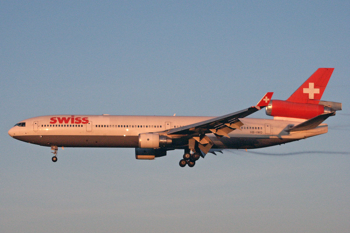 SWISS International Air Lines, HB-IWO, McDonnell Douglas MD-11, 21.Mai 2002, ZRH Zürich, Switzerland.