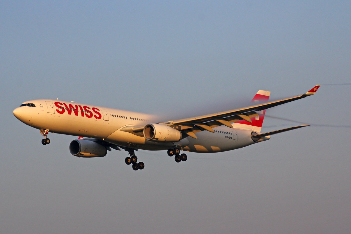 SWISS International Air Lines, HB-JHE, Airbus A330-343X,  Fribourg , 13.September 2016, ZRH Zürich, Switzerland.
