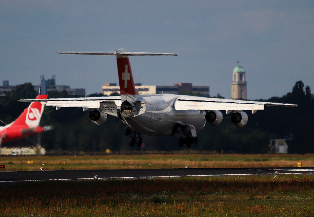 Swiss, RJ100, HB-IYQ, TXL, 07.08.2016