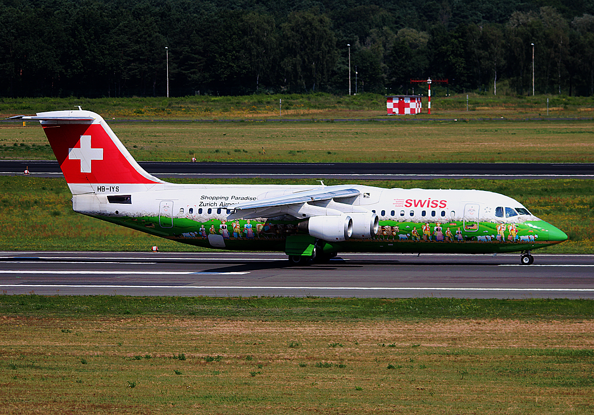Swiss RJ100 HB-IYS beim Start in Berlin-Tegel am 11.07.2014