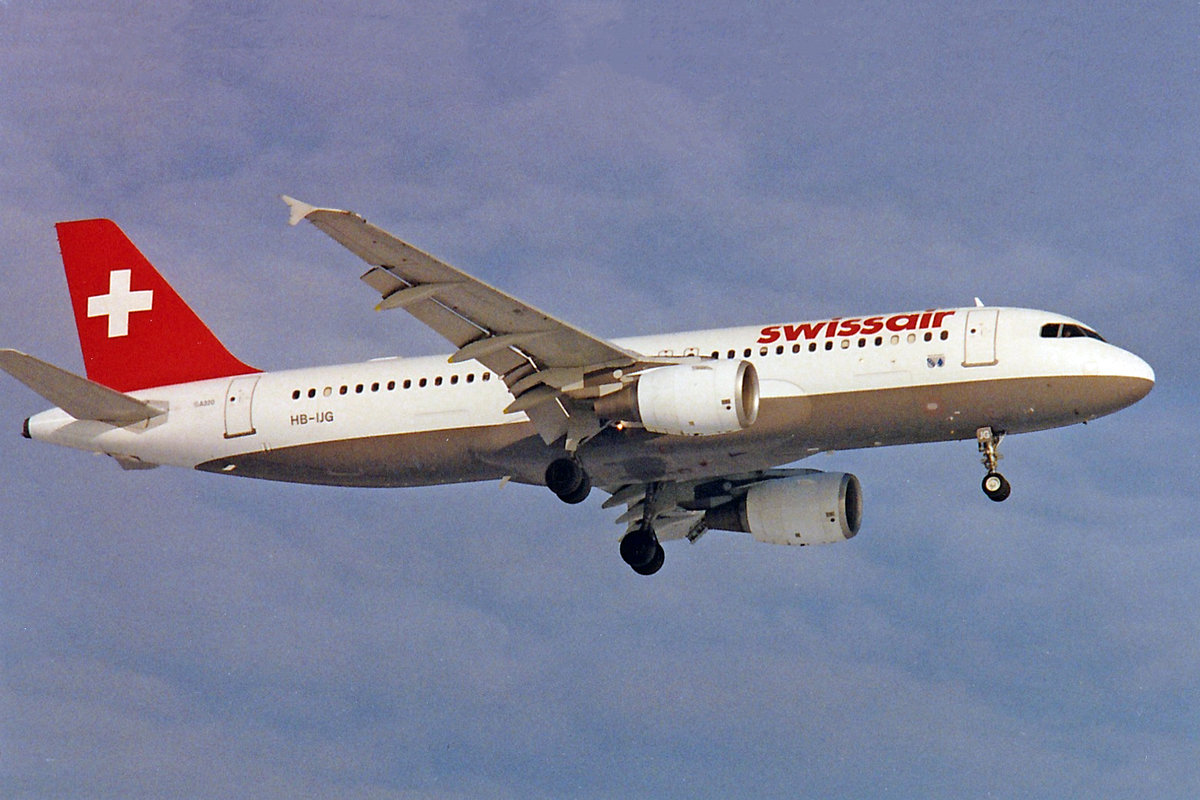 SWISSAIR, HB-IJG, Airbus A320-214, msn: 566,  Illnau-Effretikon , Mai 1997, ZRH Zürich, Switzerland. Scan aus der Mottenkiste.