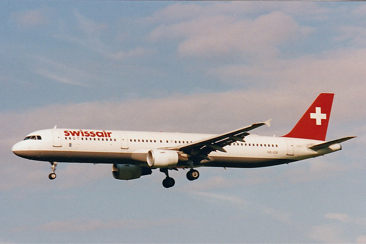 SWISSAIR, HB-IOB, Airbus A321-111, msn: 519,  Kanton Aargau , Mai 1995, ZRH Zürich, Switzerland. Scan aus der Mottenkiste.